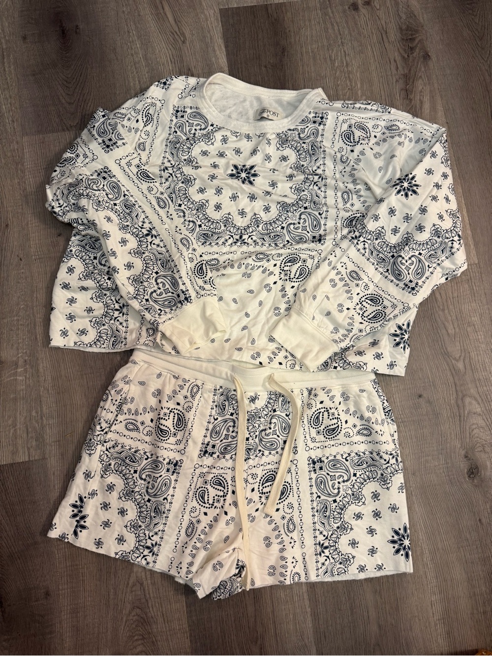 Cozy Bandana-Print Long Sleeve Top & Short Pajama Set - White/Navy